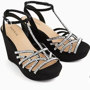 Torrid  FAUX SUEDE EMBELLISHED PLATFORM WEDGE (WW)